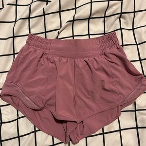 Lululemon size 4 hotty hot shorts 2.5 inches